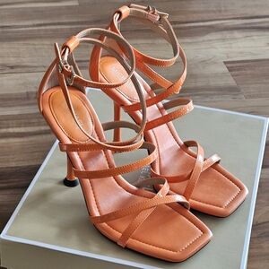 Michael Kors Imani Strappy Sandal patent leather, Apricot color, size 6.5
